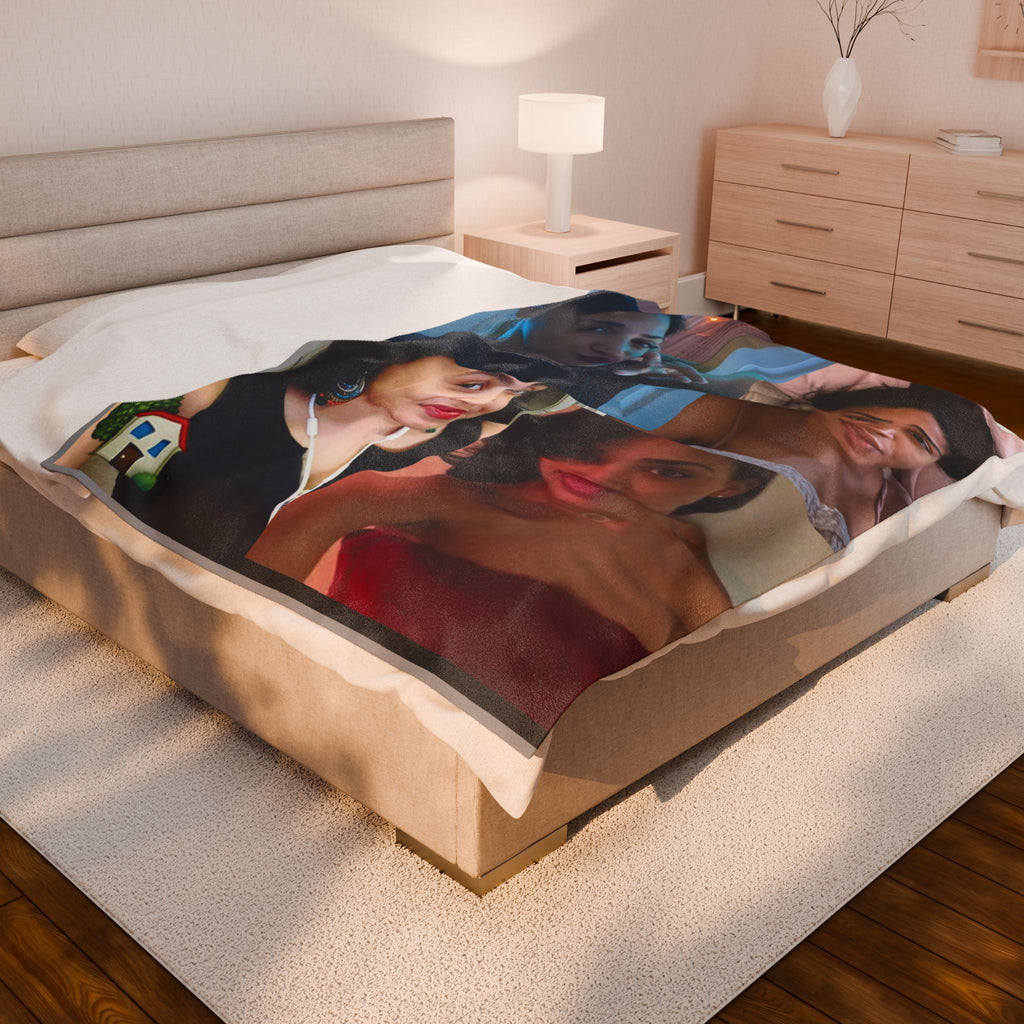 Amazing Carol Selfies Plush Blanket