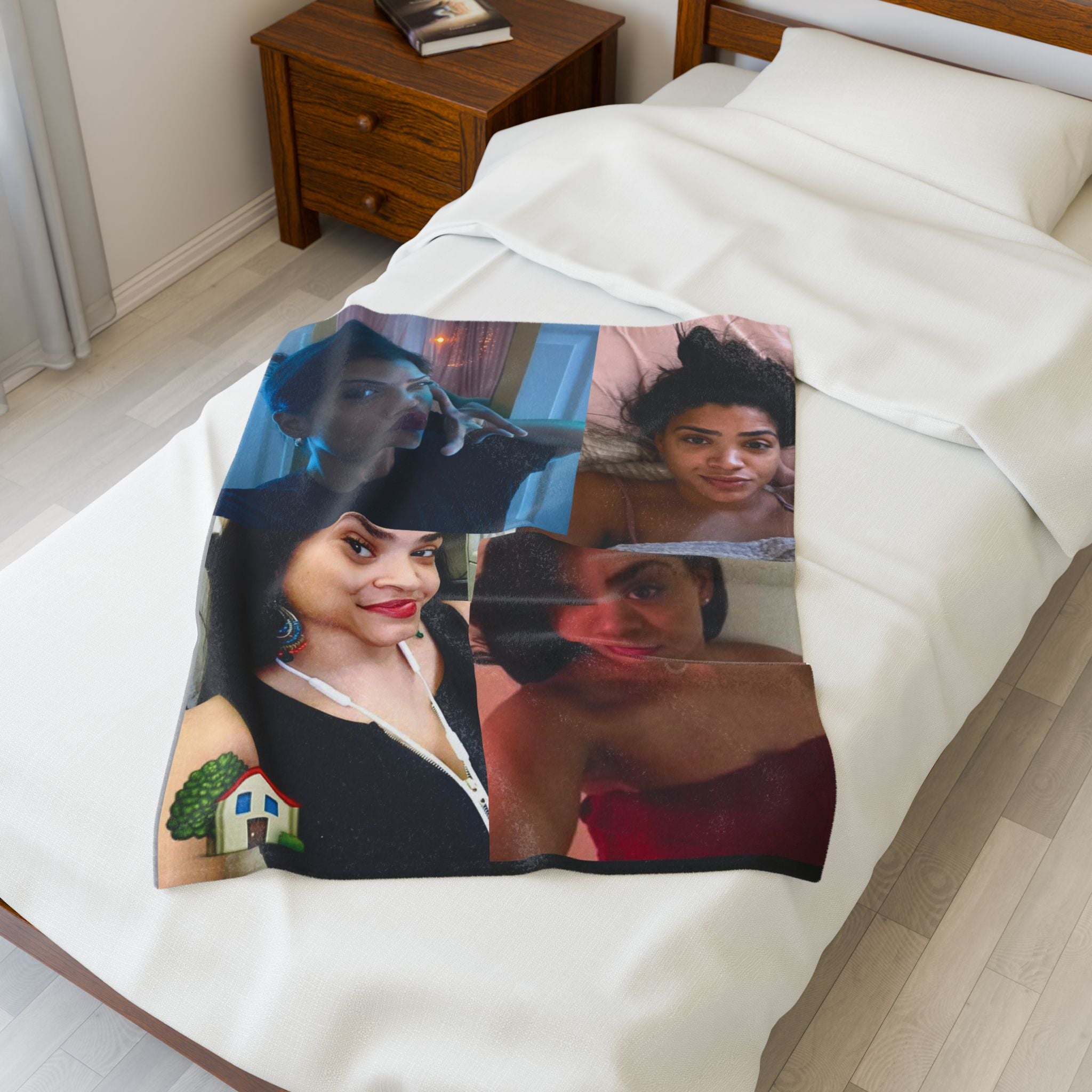 Amazing Carol Selfies Plush Blanket