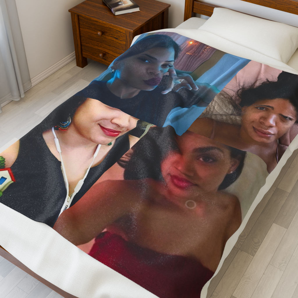 Amazing Carol Selfies Plush Blanket